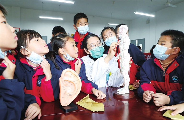 学习中药材配置,穴位识别等中医药知识,感受中医药文化魅力