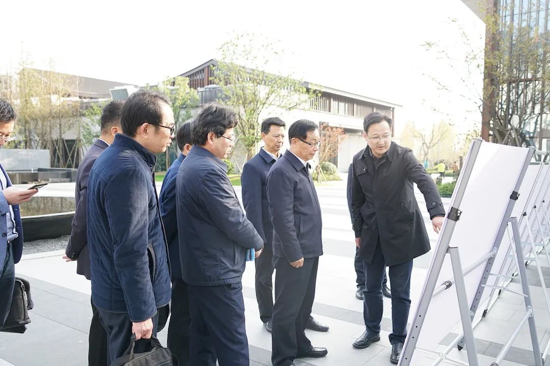 市人大常委会副主任施根宝来德调研