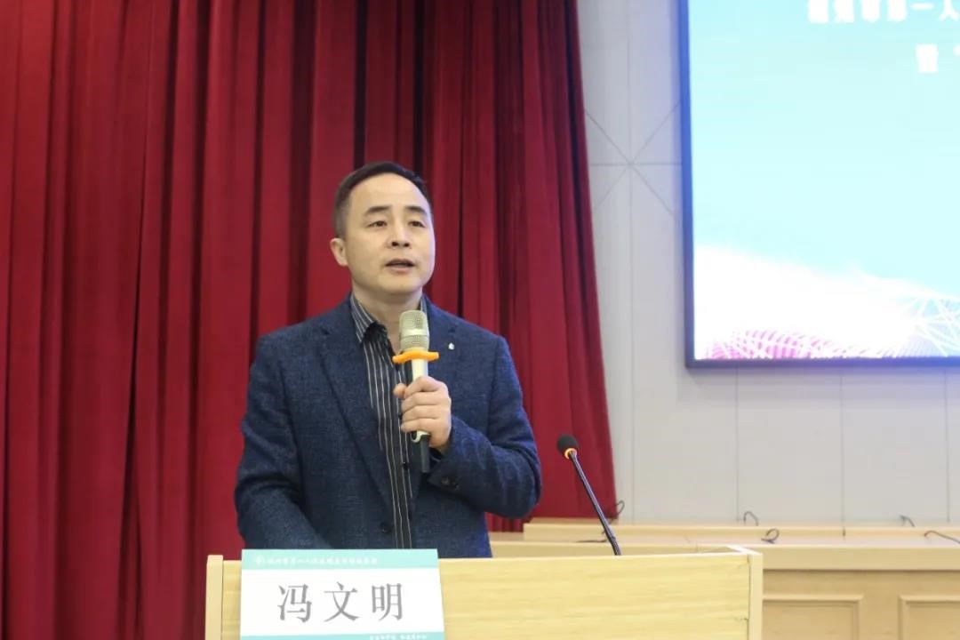 "市第一医院承载着湖州人民的重托和数代医学人的梦想,我感到肩膀上的