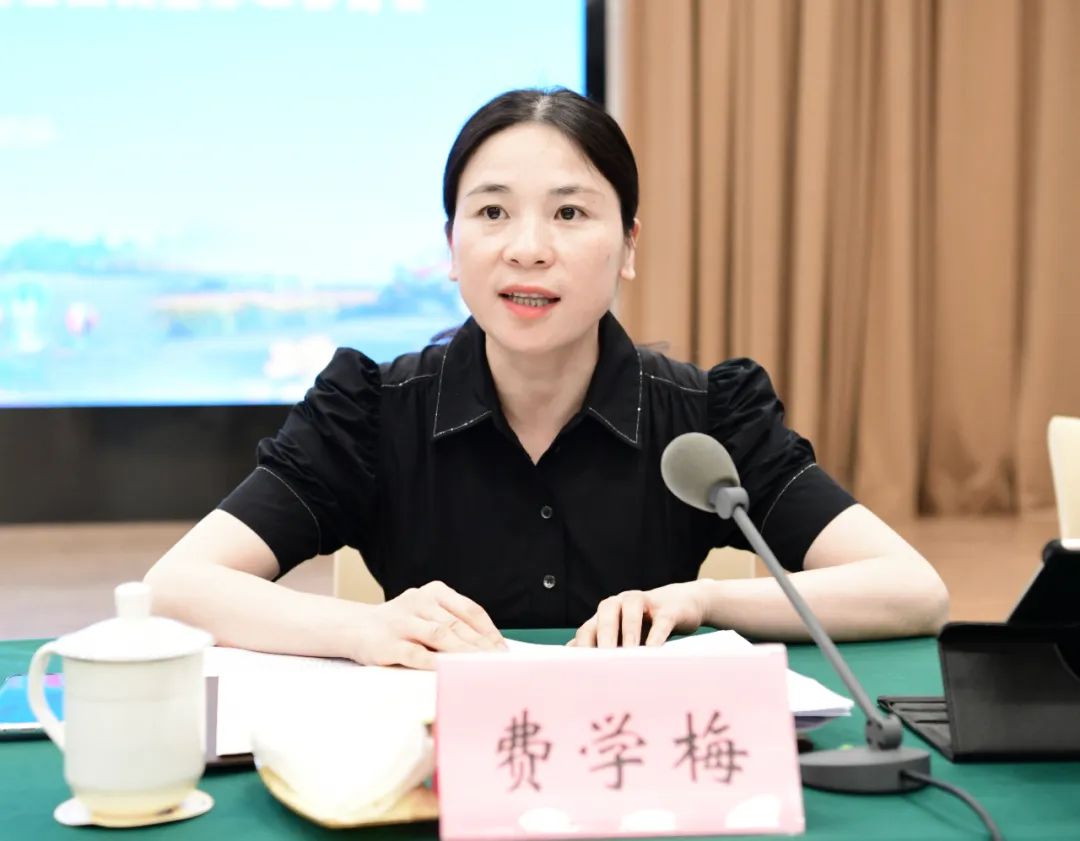 在认真听取发言后,费学梅说,本次活动紧贴全局中心
