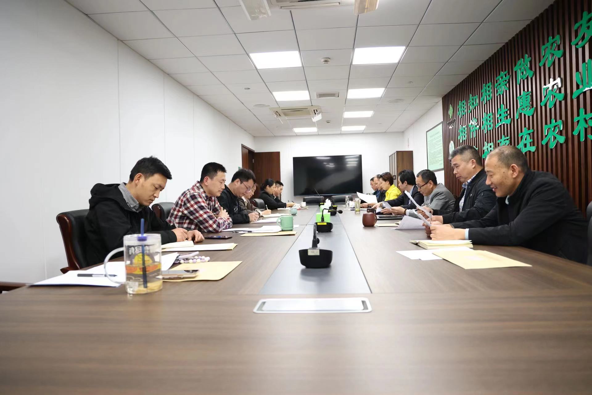 市供销社党委理论学习中心组举行专题学...