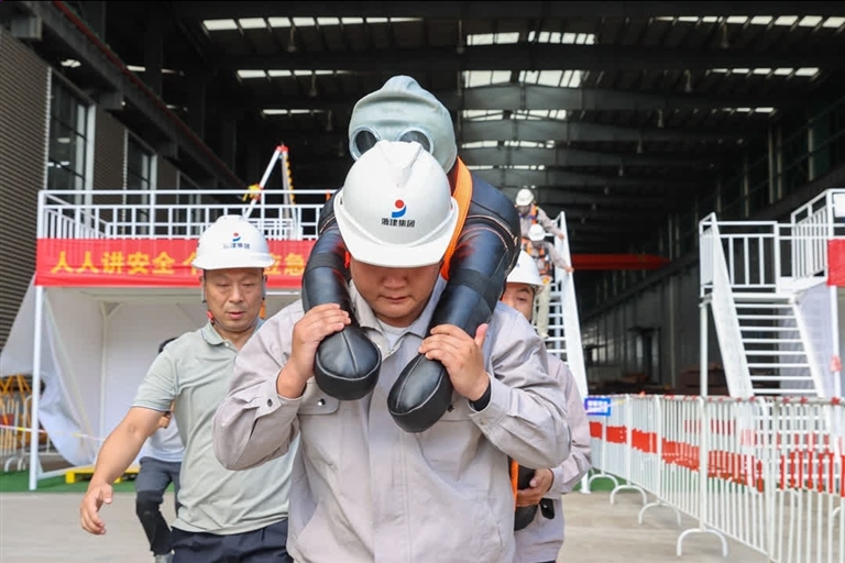 有限空间应急技能比武举行