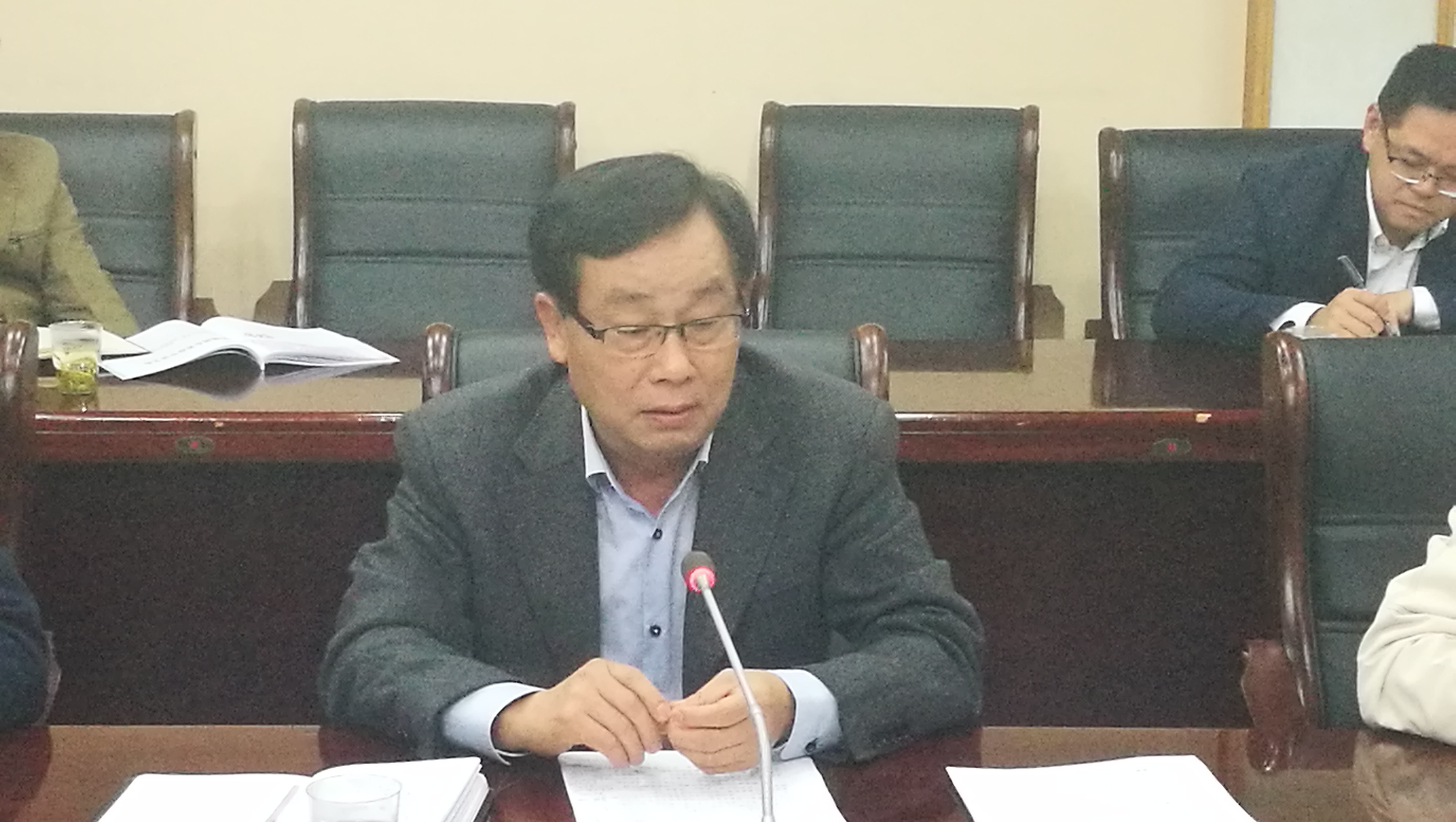 施根宝副市长指出:民盟湖州市委会提出的《关于加快我市建制乡镇