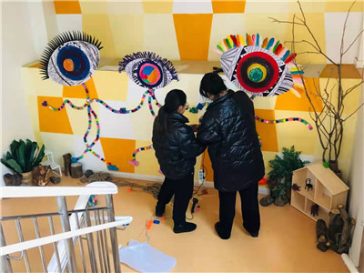 德清县三桥幼儿园走廊,楼道环创活动