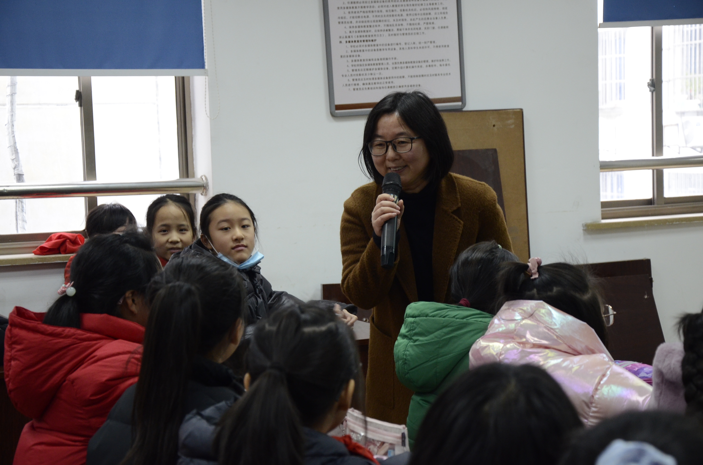 飞英小学:笑迎花季 拥抱青春