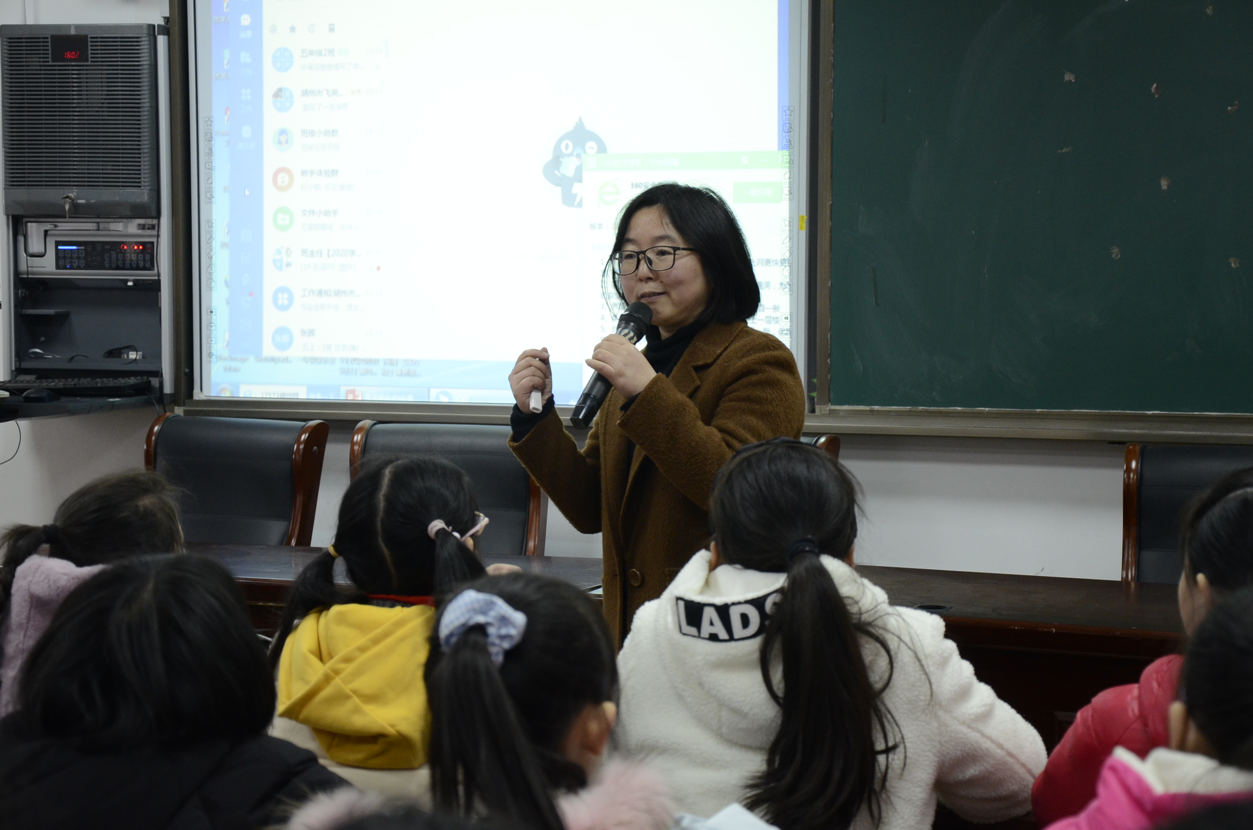 飞英小学:笑迎花季 拥抱青春