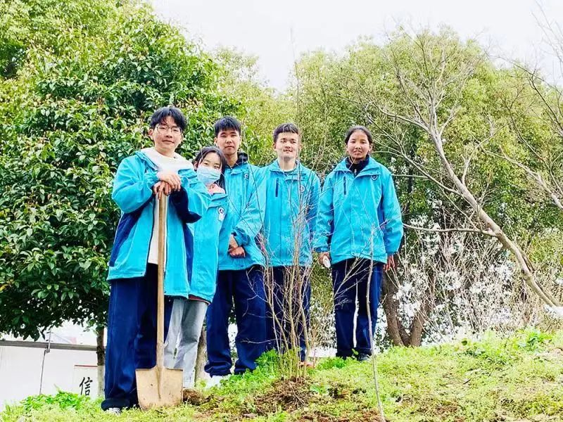 菱湖中学:同栽石榴树 共育汉藏情