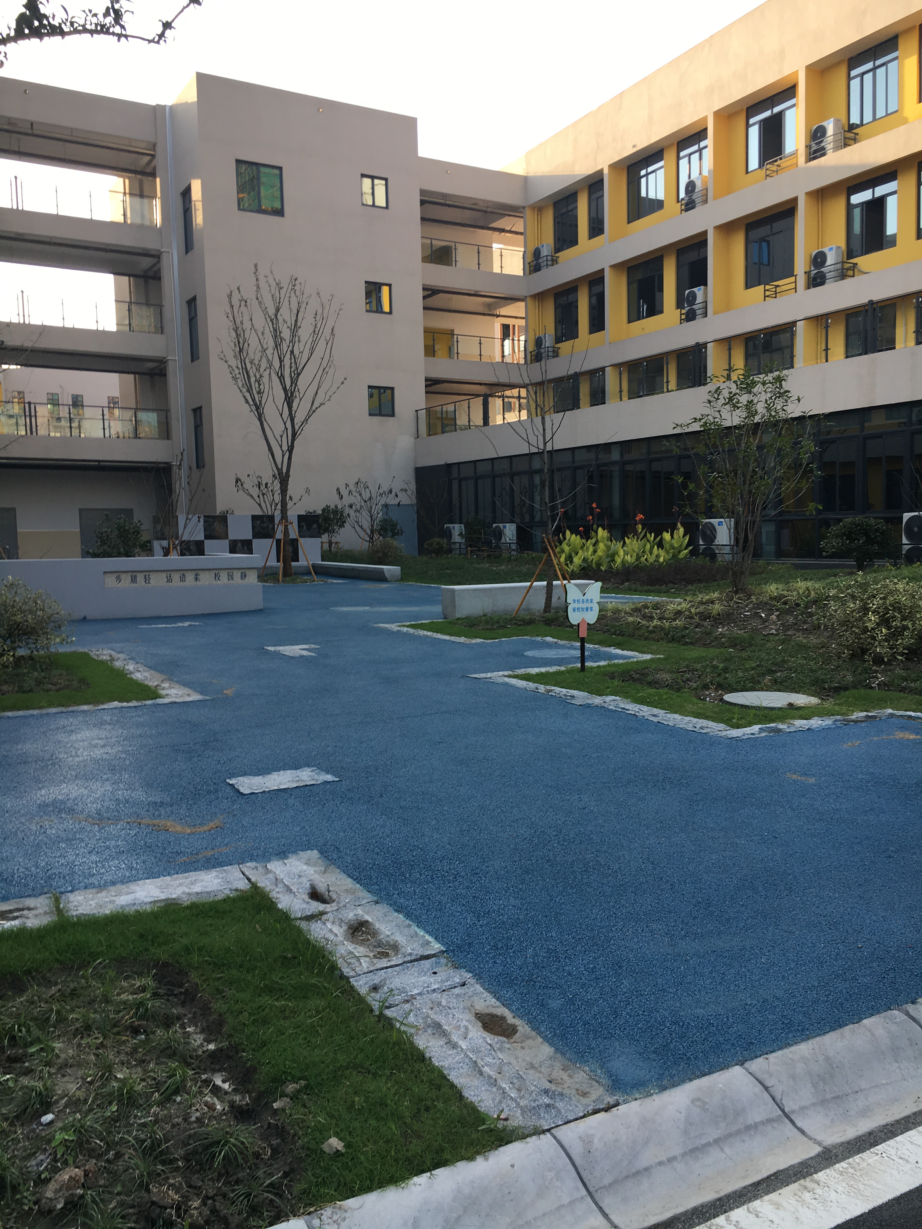 月河小学湖东校区:海绵城市会呼吸月河小学来助力