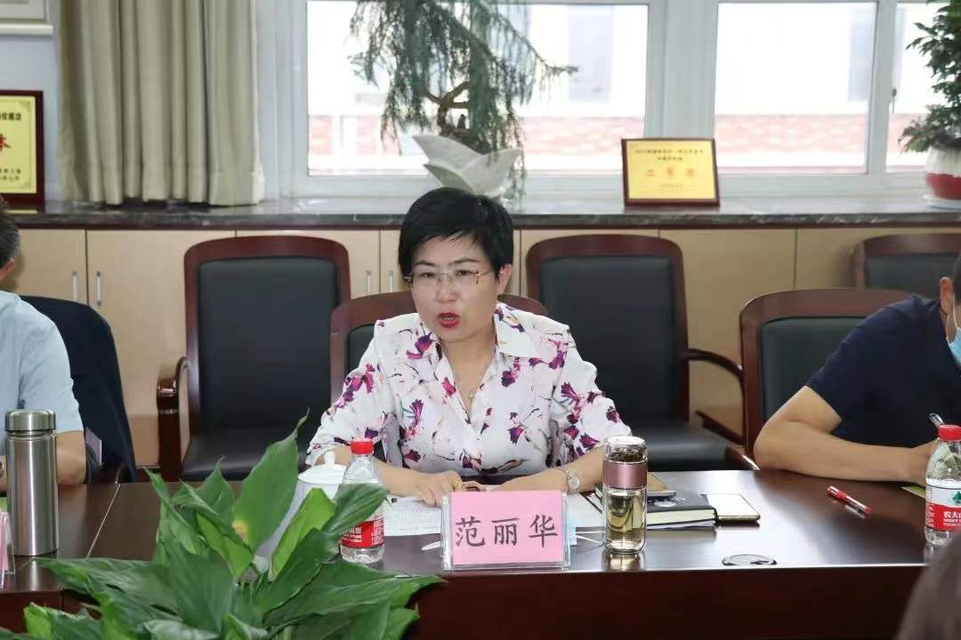 市教育局党委委员专职副总督学范丽华一行莅临市特殊教育实验学校调研