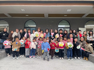 幼儿园感恩教育手工活动_幼儿园三八节活动报道_武康幼儿园三八节活动