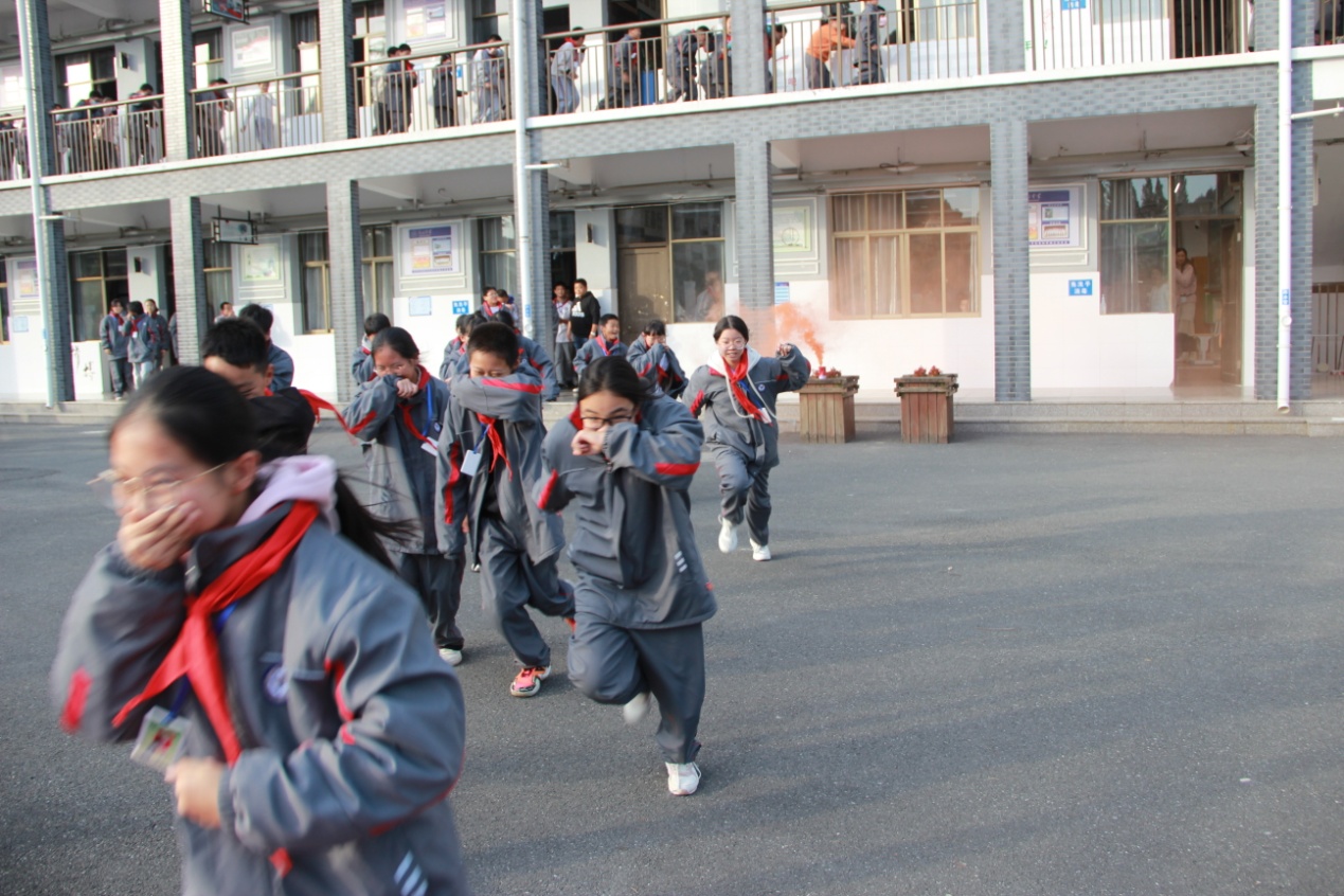 多一分消防知识,多十分平安保障—德清四中消防安全演练活动顺利