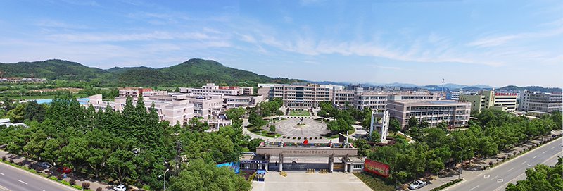 学校大门全景--------.jpg