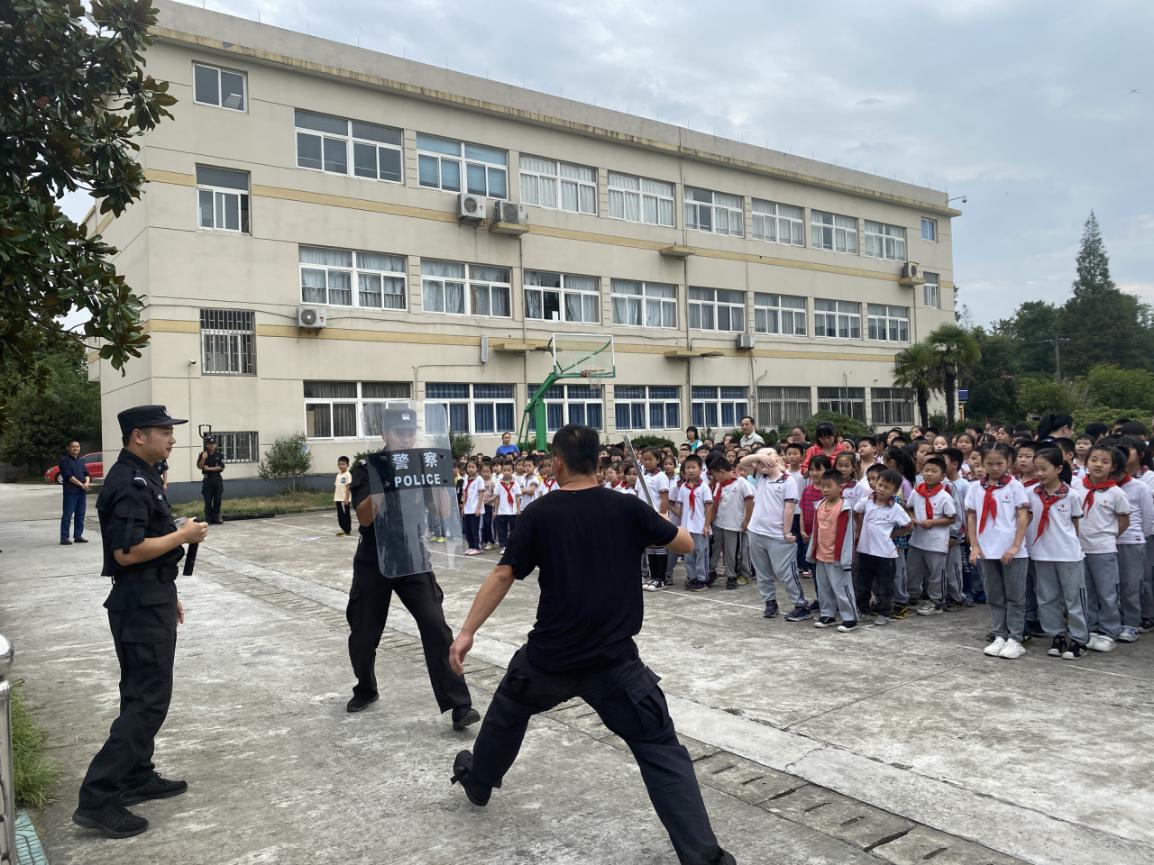 德清县新市镇士林中心小学开展校园防控防爆应急演练活动