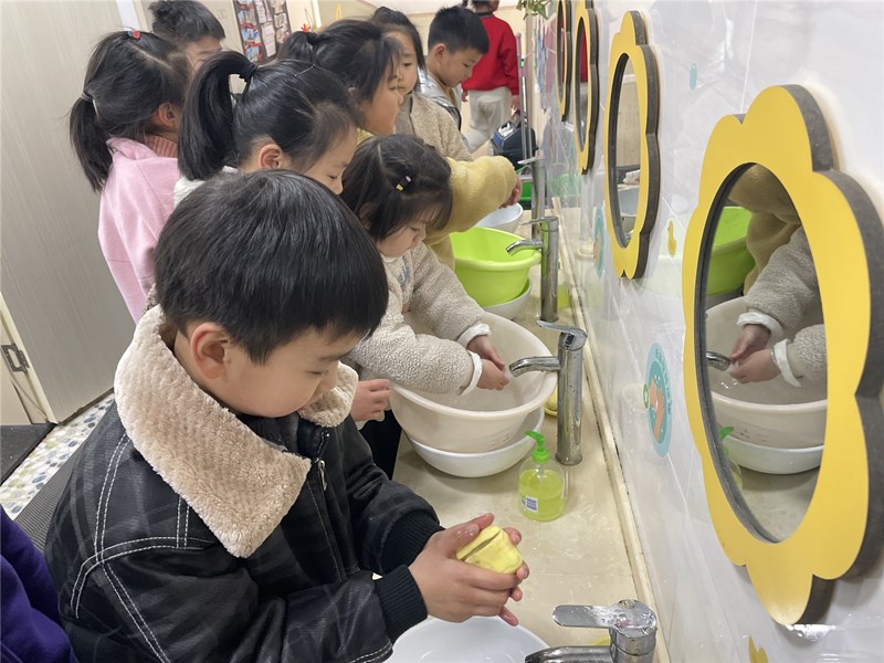 此次活动,使"节约用水"走进了幼儿的生活,在其心中根植下爱护水,珍惜