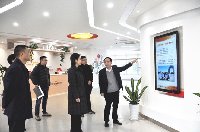 市政府副秘书长,市政务办党组书记,主任郁晓红一行赴南太湖新区调研