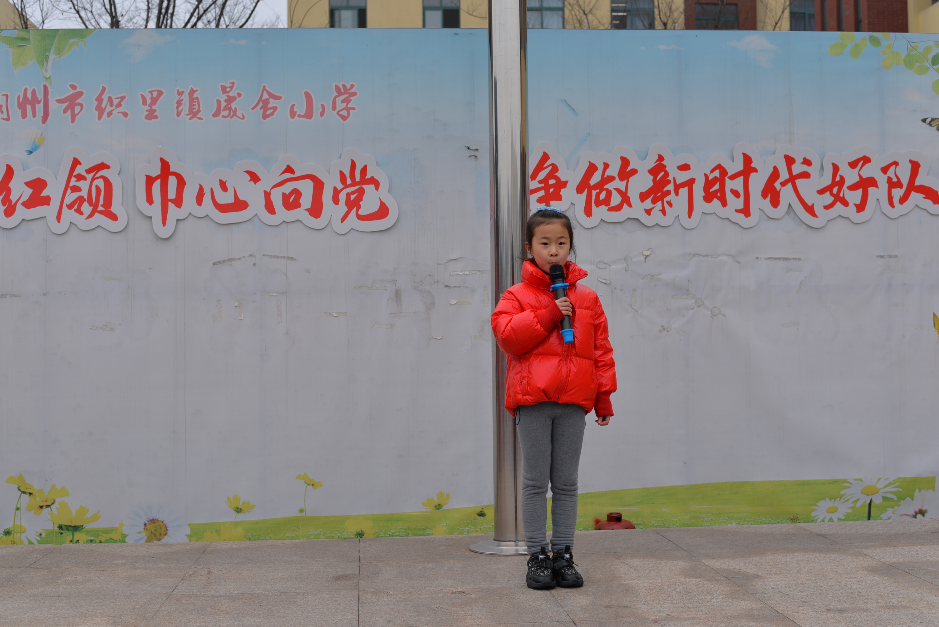 织里镇晟舍小学:寒假将至,交警叔叔送安全知识进校园