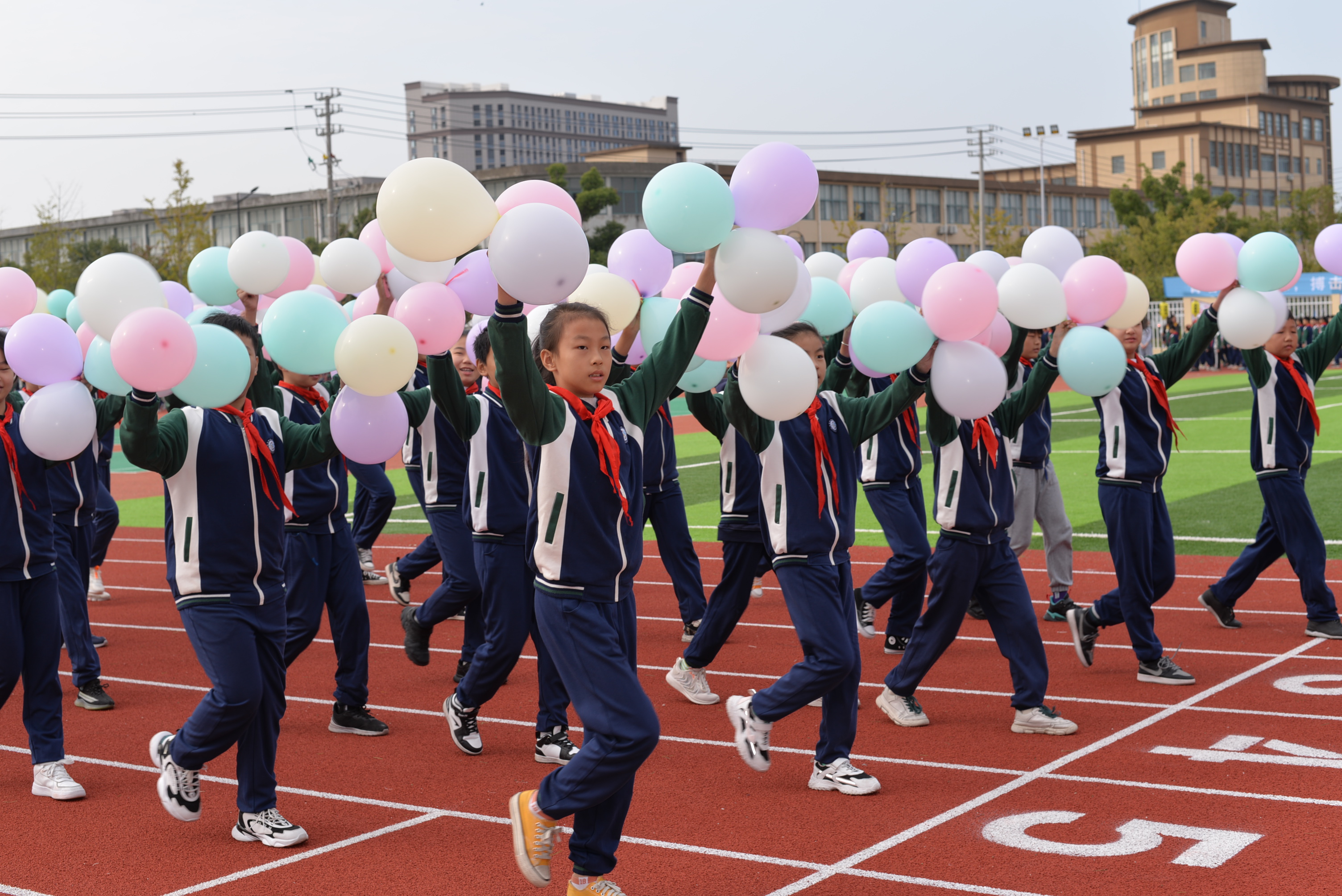 织里镇晟舍小学:运动场上显身手 强身健体展笑颜