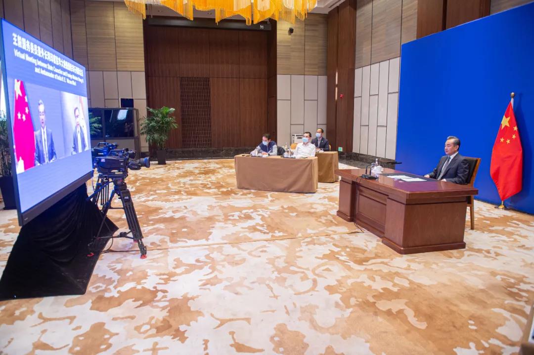 王毅会见印度离任驻华大使唐勇胜