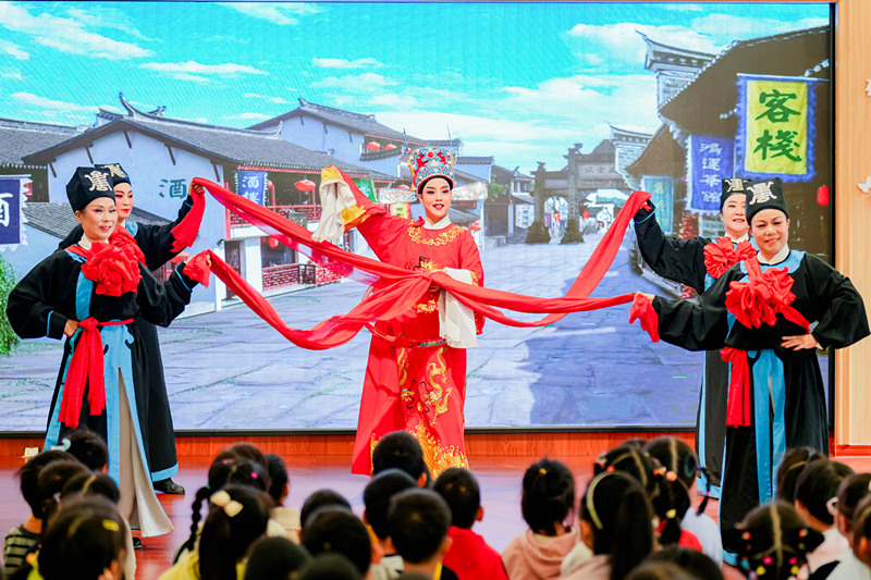幼儿戏曲兴趣培养_长兴机关幼儿园_长兴县机关幼儿园 戏曲文化进校园活动