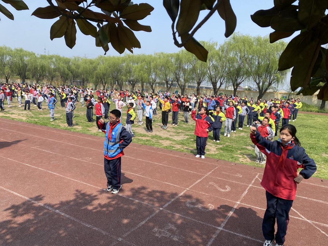 落實雙減政策展示陽光課間德清縣新市鎮士林中心小學開展校園陽光大