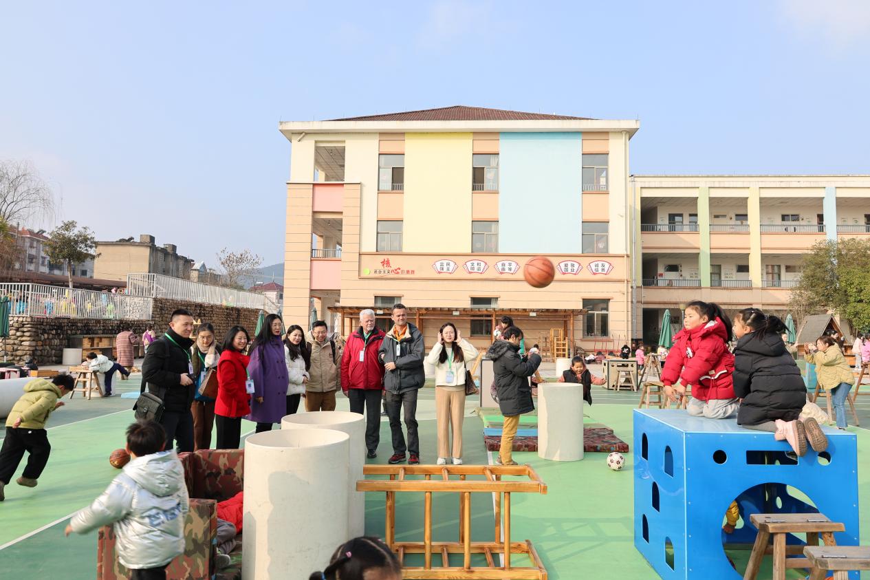 安吉县孝丰中心幼儿园接待西班牙教育与发展基金会参观团来访